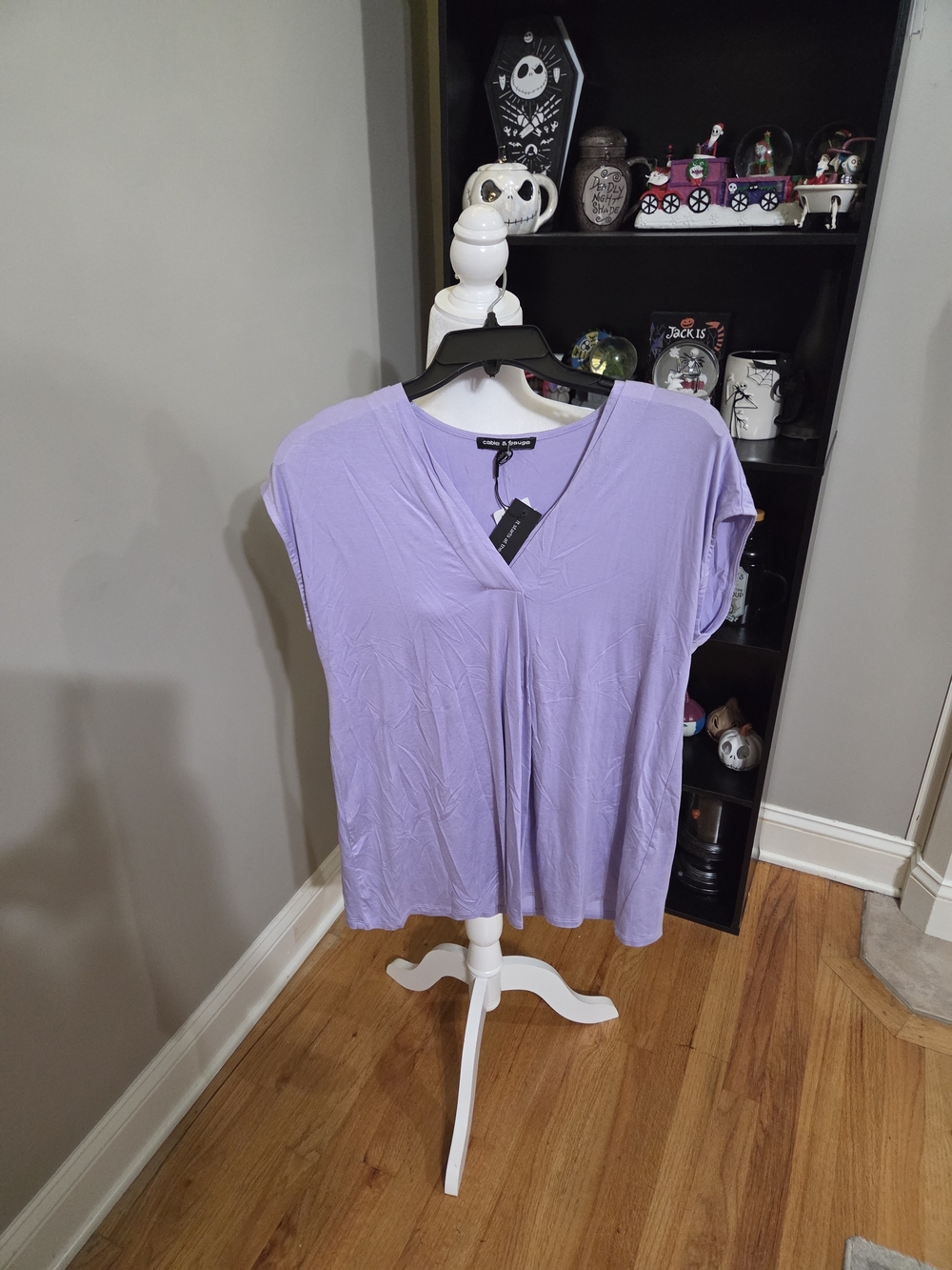 Cable & Gauge Lavender V-Neck Short Sleeve Top